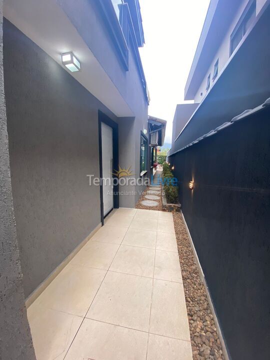 Casa para aluguel de temporada em Bertioga (Condominio Morada da Praia)
