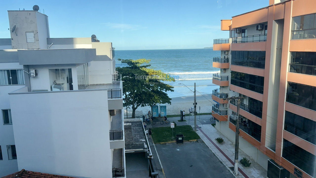 Apartamento para aluguel de temporada em Itapema (Meia Praia)