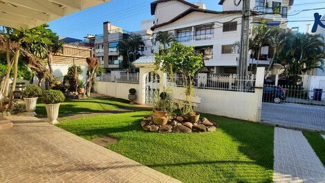 Casa de vacaciones en el centro de Canasvieiras, a una cuadra y media del mar!