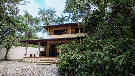 Casa nova em residencial na praia de Camburi