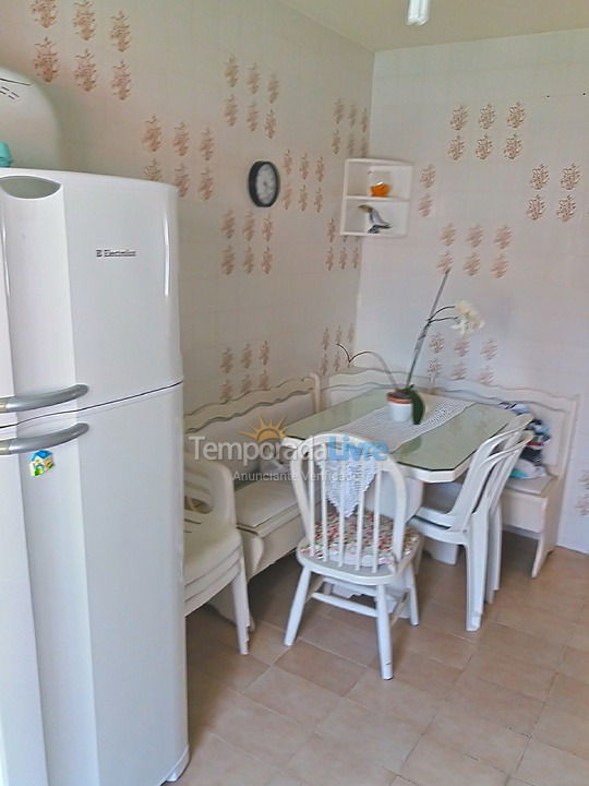 Apartamento para aluguel de temporada em Itapema (Meia Praia)