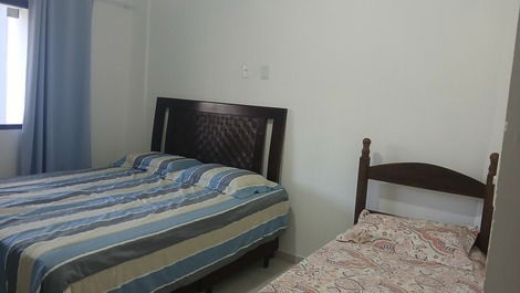 Quarto 1: 1 cama queen e 1 cama de solteiro 