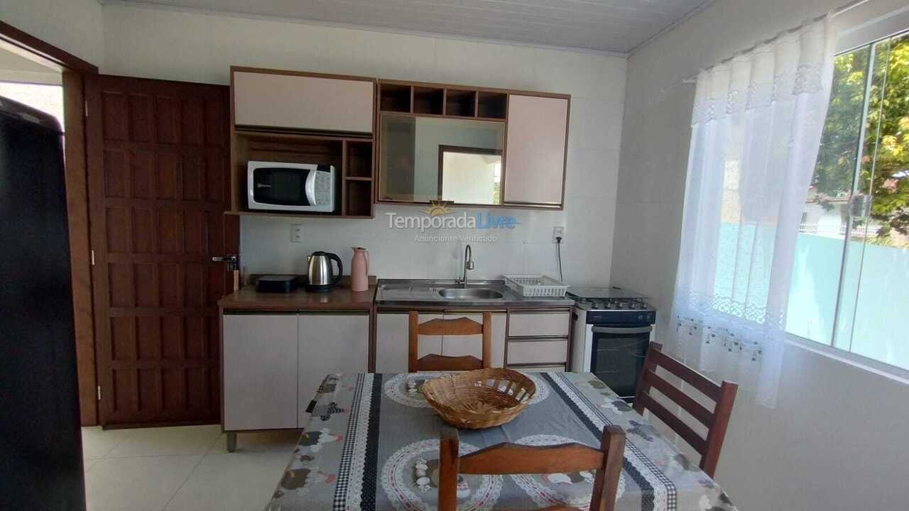 Apartamento para aluguel de temporada em Bombinhas (Praia de Zimbros)