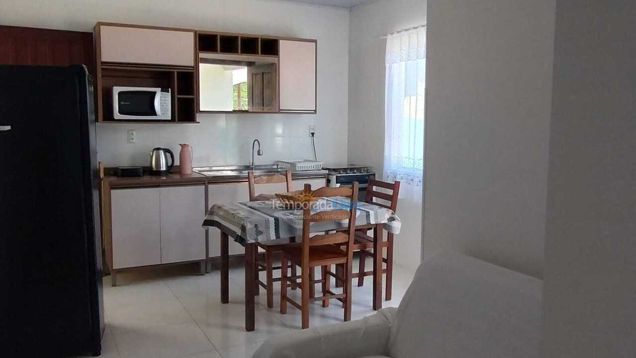 Apartamento para aluguel de temporada em Bombinhas (Praia de Zimbros)