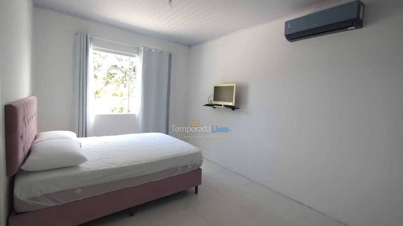 Apartamento para aluguel de temporada em Bombinhas (Praia de Zimbros)