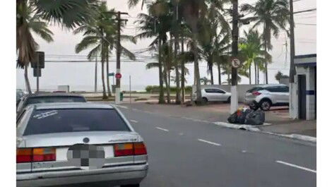 Pé na areia praia caiçara