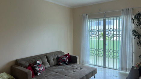 Excelente sobrado 1 suite + 2 quartos com AC, WI-FI, 240m da Prainha