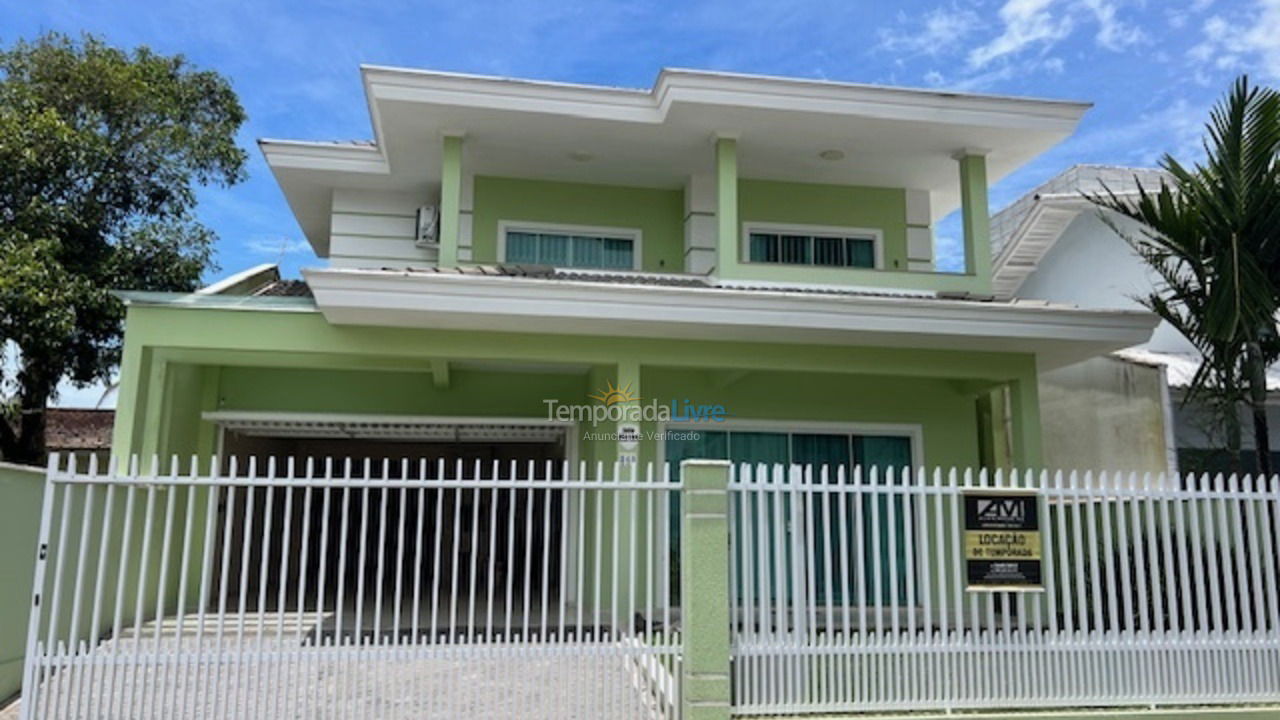 Casa para aluguel de temporada em São Francisco do Sul (Prainha)