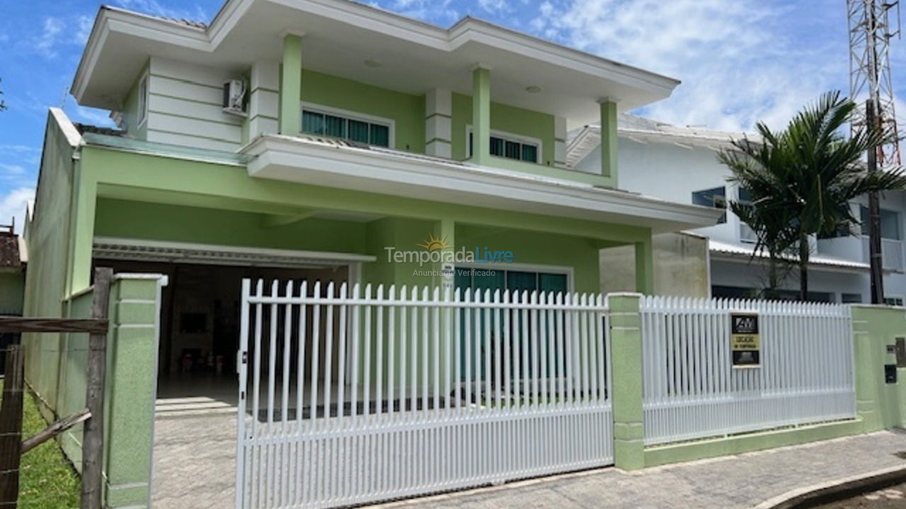 Casa para aluguel de temporada em São Francisco do Sul (Prainha)