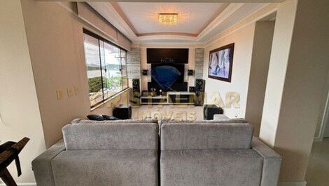 Penthouse with sea view Located 50 meters from the sea in 4 Islands