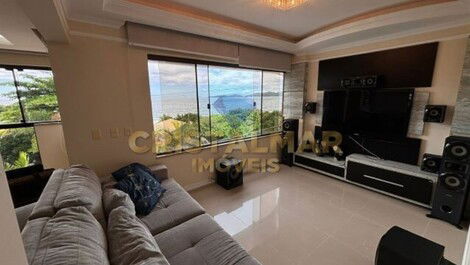 Penthouse with sea view Located 50 meters from the sea in 4 Islands