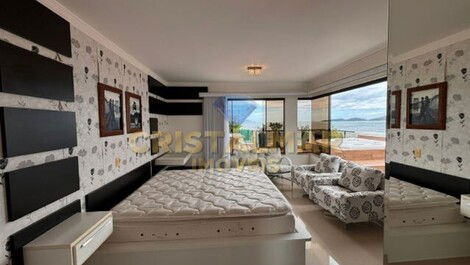 Penthouse with sea view Located 50 meters from the sea in 4 Islands