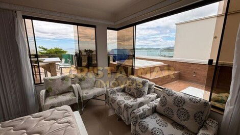 Penthouse with sea view Located 50 meters from the sea in 4 Islands