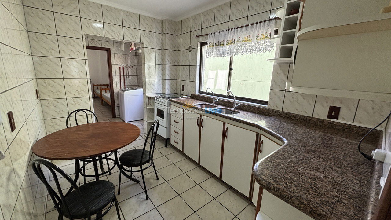 Apartamento para aluguel de temporada em Bombinhas (Praia de Bombas)