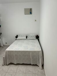 Cama no quarto suíte