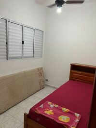 Quarto de solteiro, 1 cama e 1 colchão