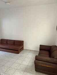 Sala com sofa normal e sofa cama