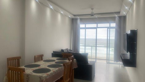 Apartment for seasonal rental facing the sea