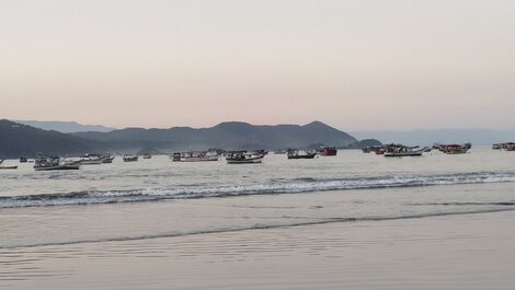 Guarujá with free Wi-Fi and barbecue