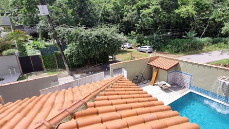 New house with pool in Ubatuba