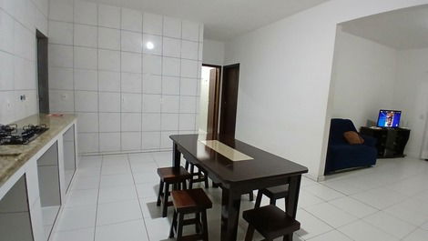 Sala de estar, copa e cozinha 