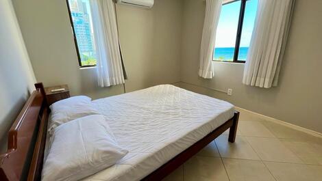 APARTAMENTO QUADRA MAR EM MEIA PRAIA