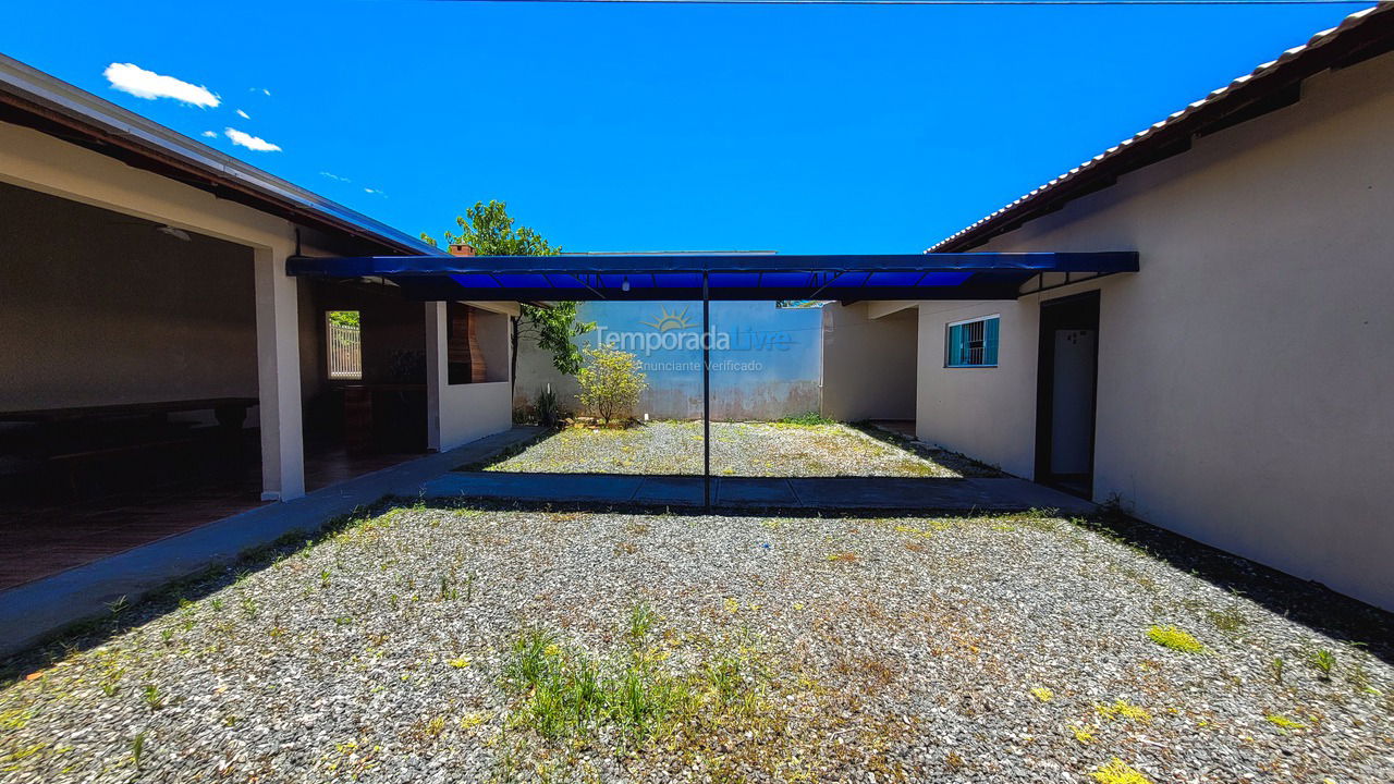 Casa para aluguel de temporada em São Francisco do Sul (Ubatuba)