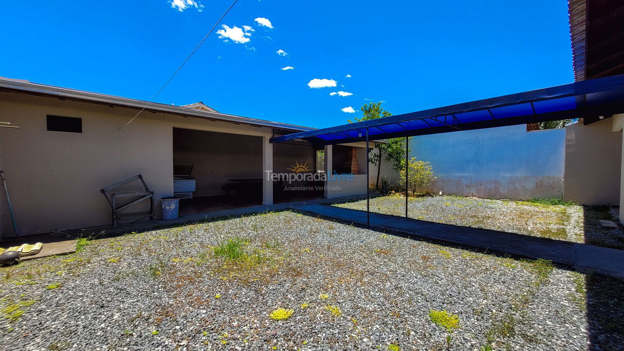 Casa para aluguel de temporada em São Francisco do Sul (Ubatuba)