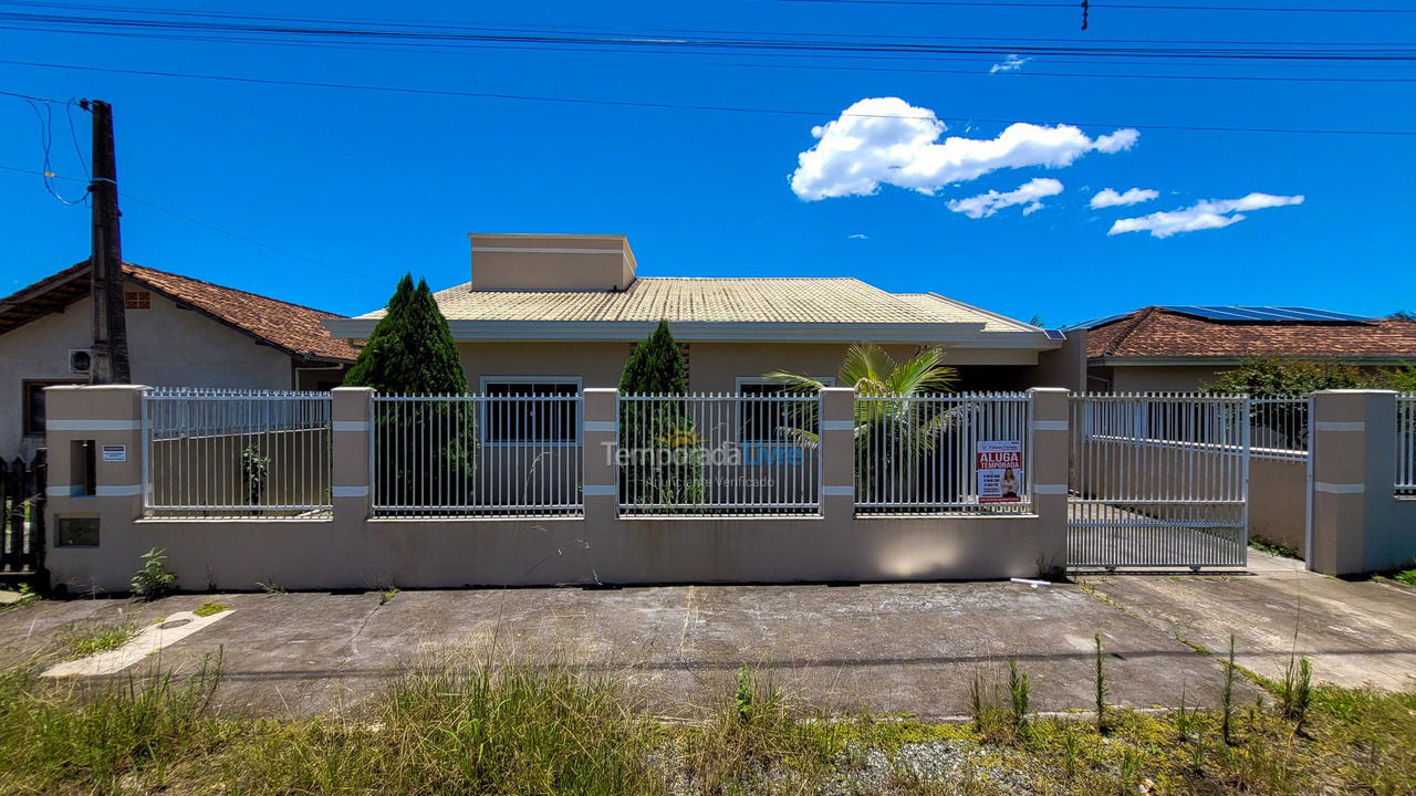 Casa para aluguel de temporada em São Francisco do Sul (Ubatuba)