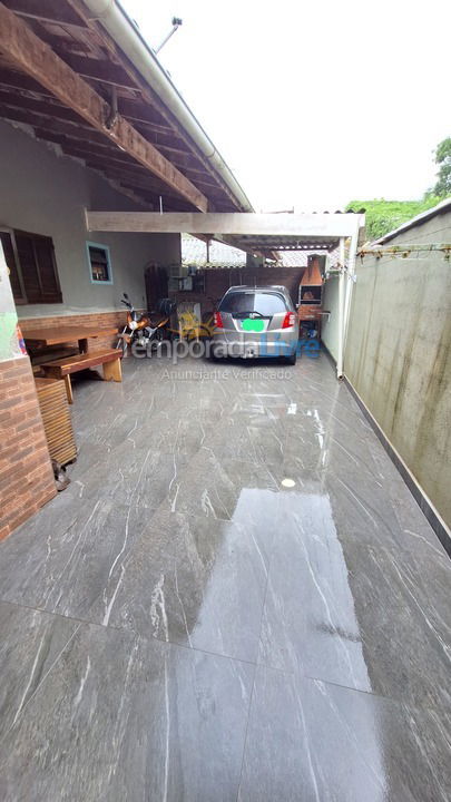 Casa para aluguel de temporada em Ubatuba (Maranduba)