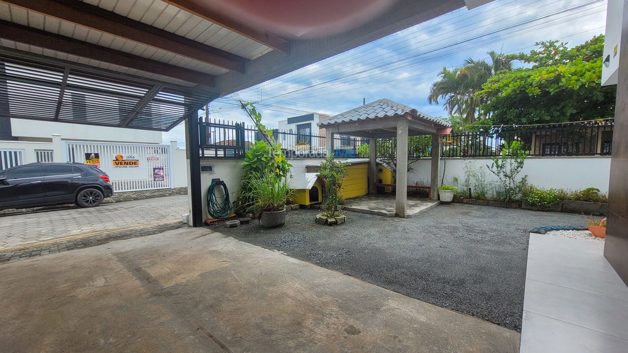 Casa para aluguel de temporada em São Francisco do Sul (Ubatuba)