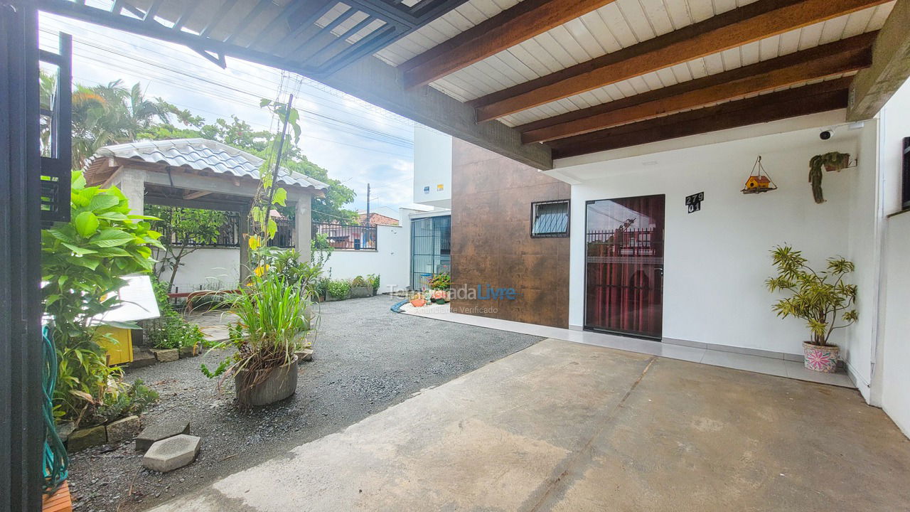 Casa para aluguel de temporada em São Francisco do Sul (Ubatuba)