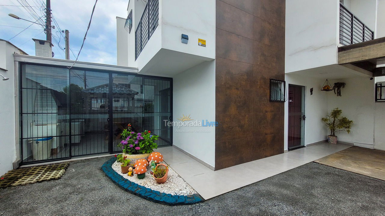 Casa para aluguel de temporada em São Francisco do Sul (Ubatuba)