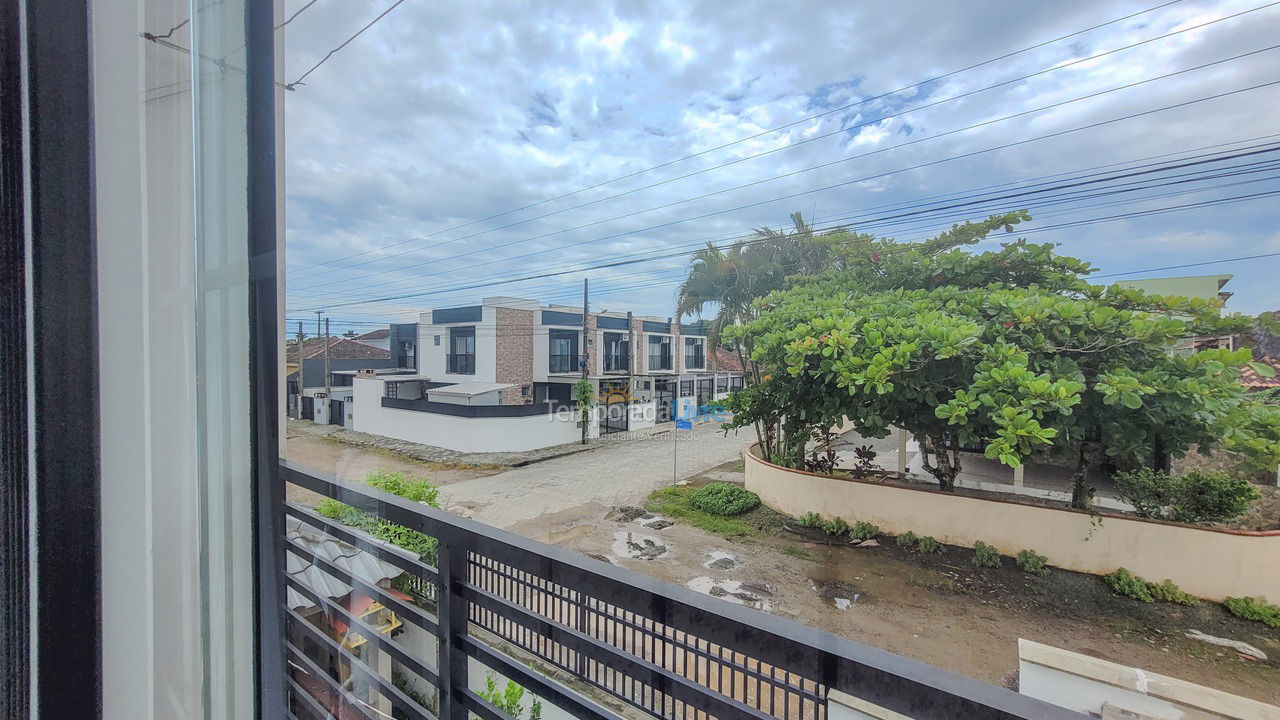 Casa para aluguel de temporada em São Francisco do Sul (Ubatuba)