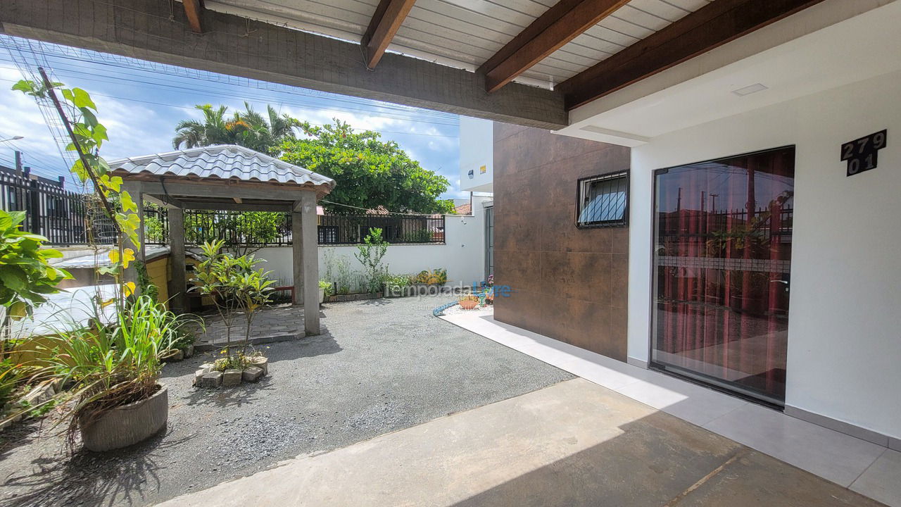 Casa para aluguel de temporada em São Francisco do Sul (Ubatuba)