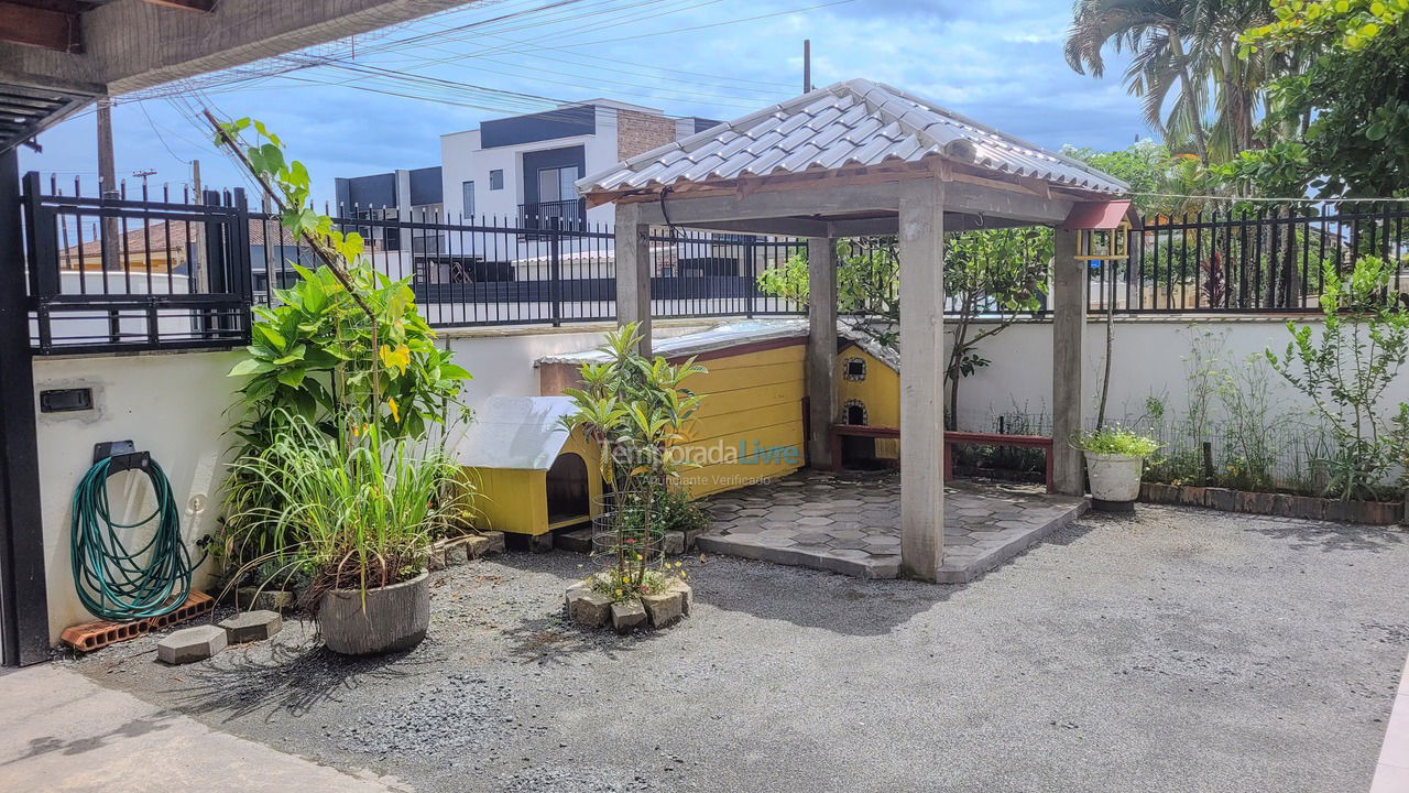 Casa para aluguel de temporada em São Francisco do Sul (Ubatuba)