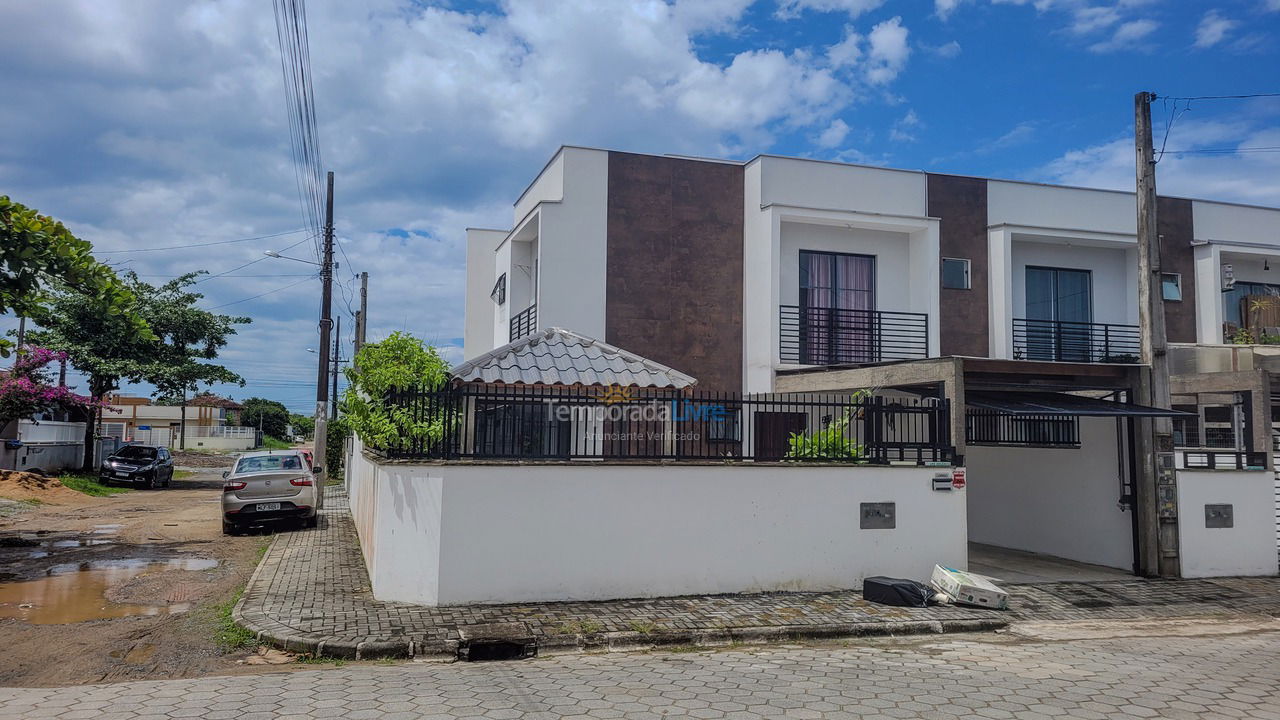 Casa para aluguel de temporada em São Francisco do Sul (Ubatuba)