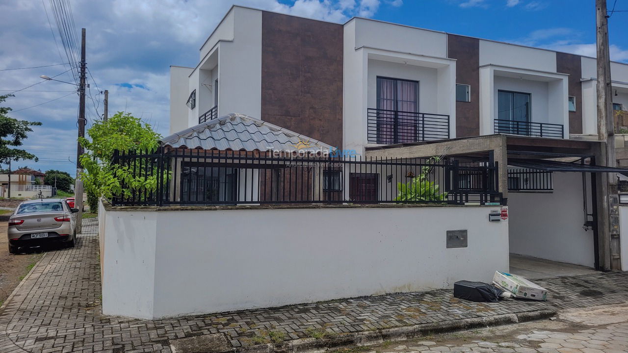 Casa para aluguel de temporada em São Francisco do Sul (Ubatuba)