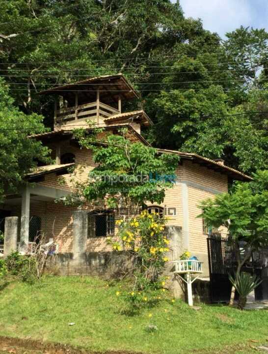 Casa para aluguel de temporada em Bombinhas (Praia de Zimbros)