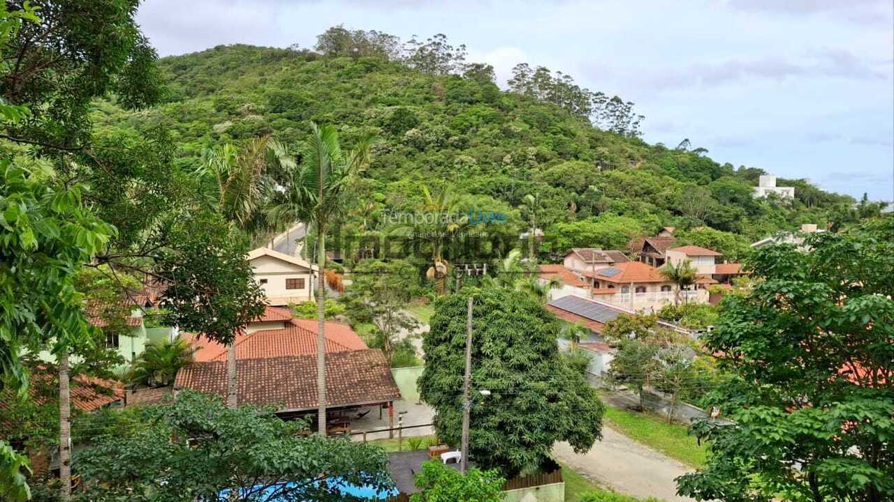 Casa para aluguel de temporada em Bombinhas (Praia de Zimbros)