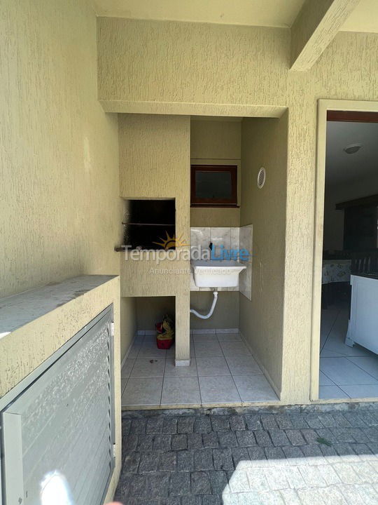 Apartamento para aluguel de temporada em Bombinhas (Praia de Quatro Ilhas)