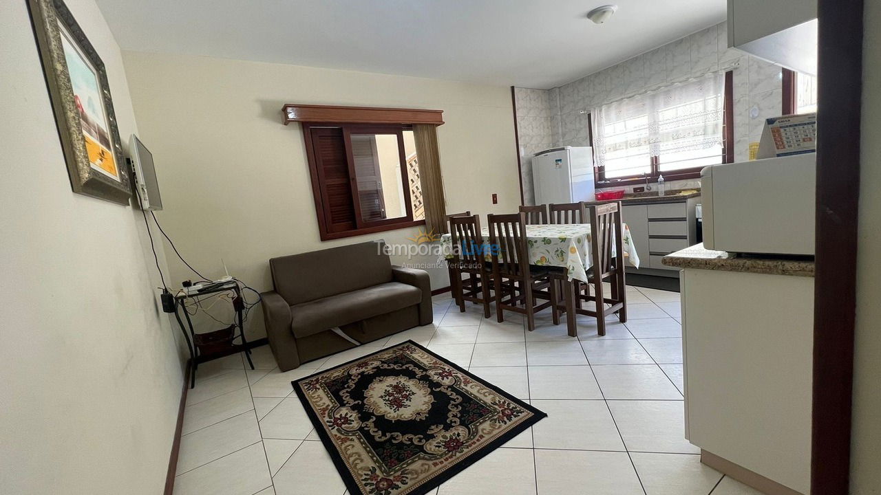 Apartamento para aluguel de temporada em Bombinhas (Praia de Quatro Ilhas)