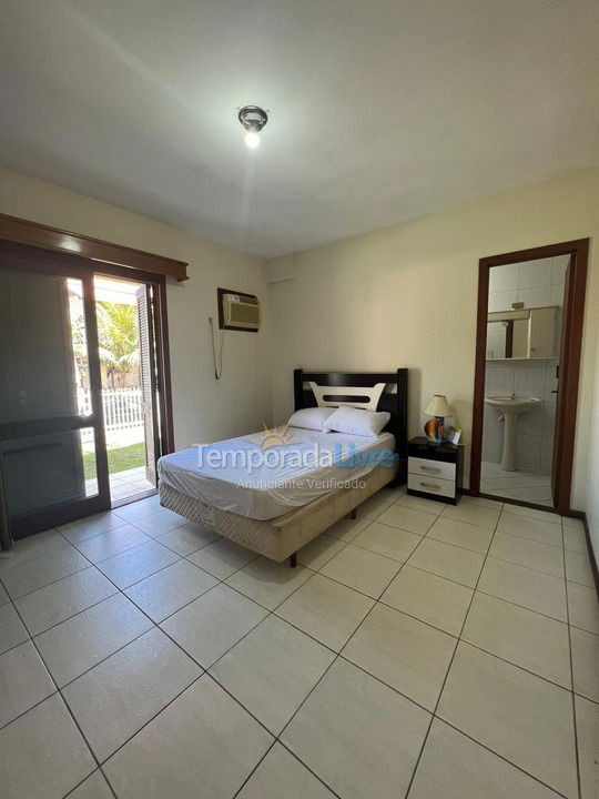 Apartamento para aluguel de temporada em Bombinhas (Praia de Quatro Ilhas)