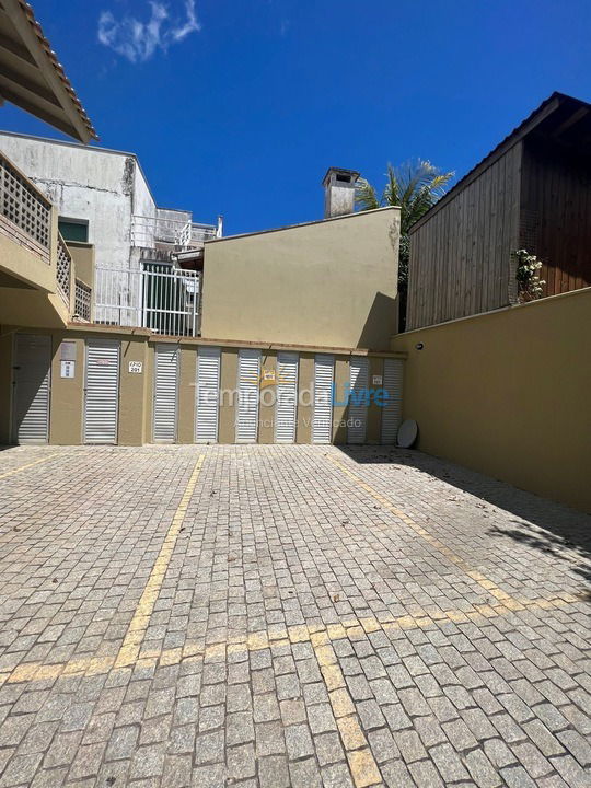 Apartamento para aluguel de temporada em Bombinhas (Praia de Quatro Ilhas)