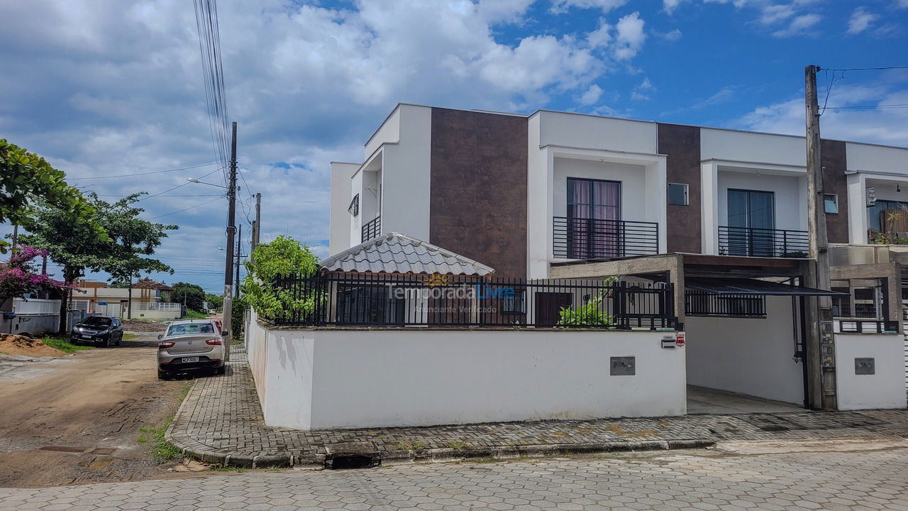 Casa para aluguel de temporada em São Francisco do Sul (Ubatuba)