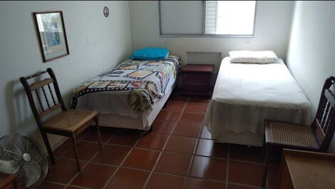 Apartamento pra temporada na enseada bem simples até 5 días