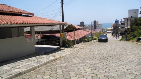 House 250m from Bombinhas beach (Downtown)