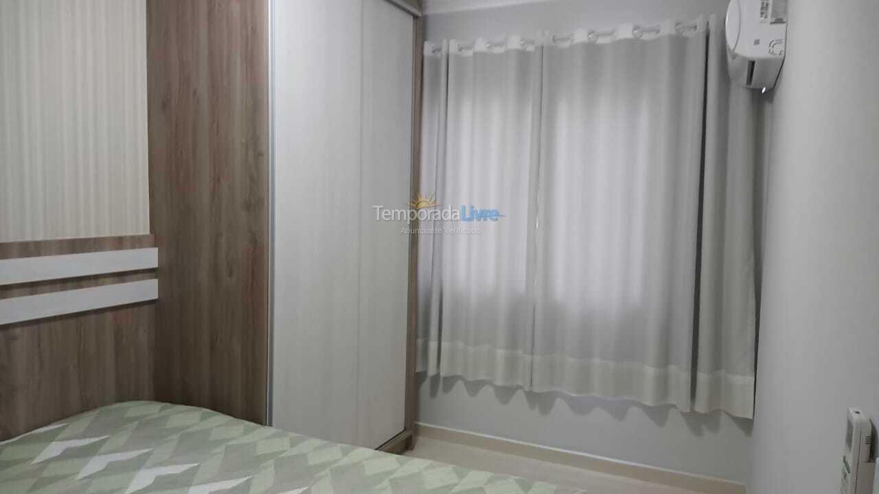 Apartamento para aluguel de temporada em Itapema (Meia Praia)