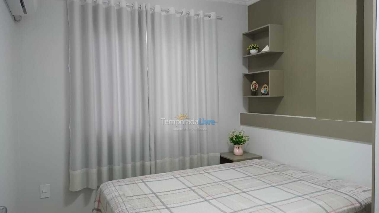 Apartamento para aluguel de temporada em Itapema (Meia Praia)