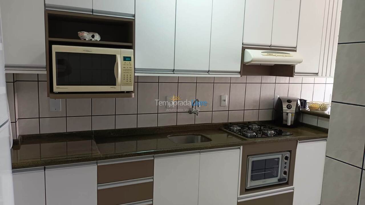 Apartamento para aluguel de temporada em Itapema (Meia Praia)